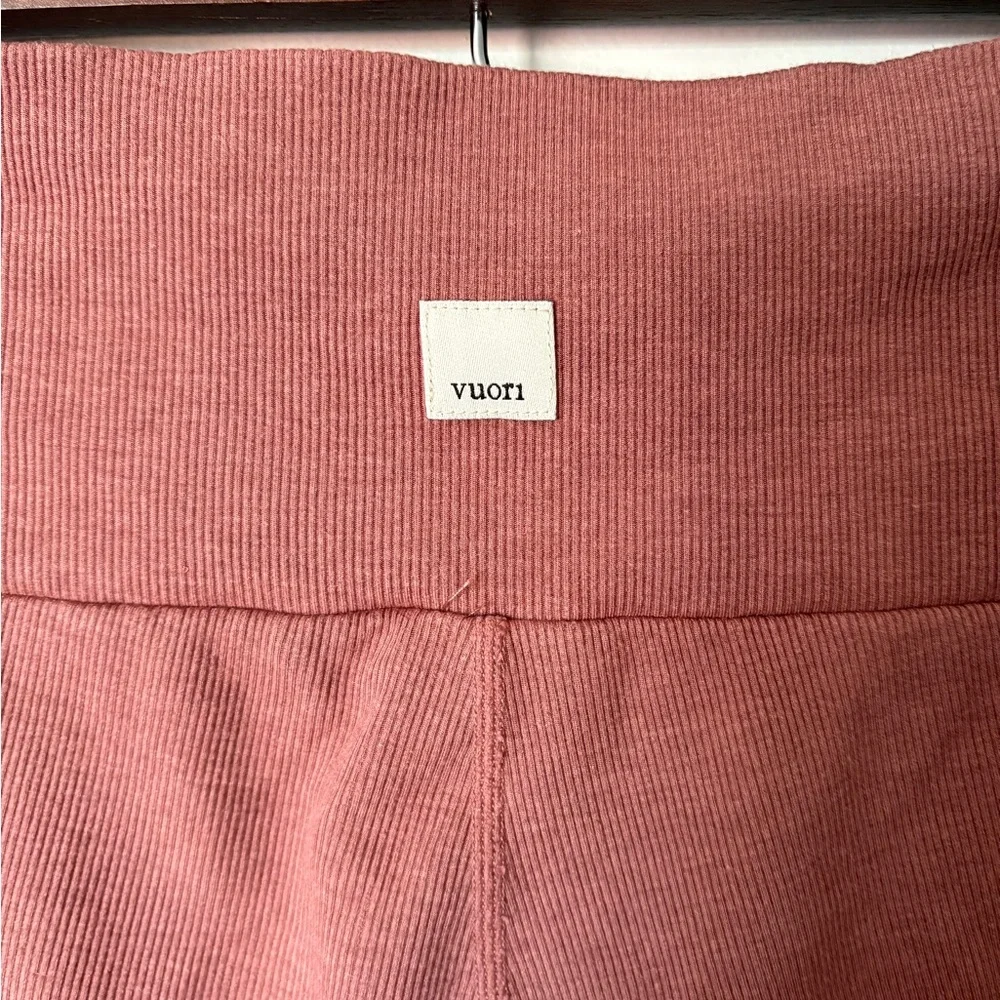 Vuori High-Waist Ribbed Lounge Pants in Mauve - Picture 4 of 6